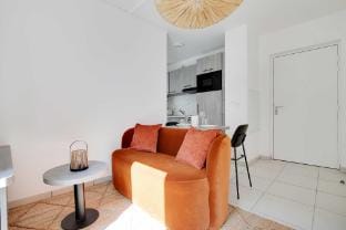 Charming Appt - 1BDR/2P - Near Paris & La Défense Hotel in Puteaux