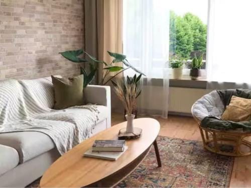 im Voraus bezahlen - neu renovierte 2 Zimmer Balkon und Parkplatz Hotel in Lindau