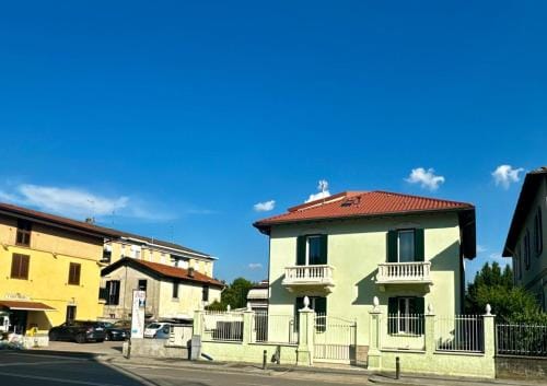 Villa Patrizia affittacamere con parcheggio privato Hotel in Como