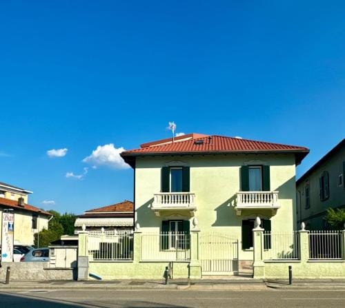 Villa Patrizia affittacamere con parcheggio privato Hotel in Como