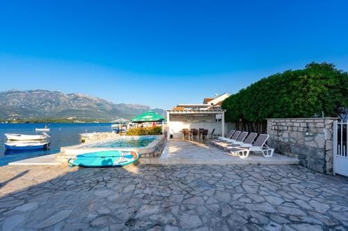 Vila PETICA Hotel in Kotor Municipality