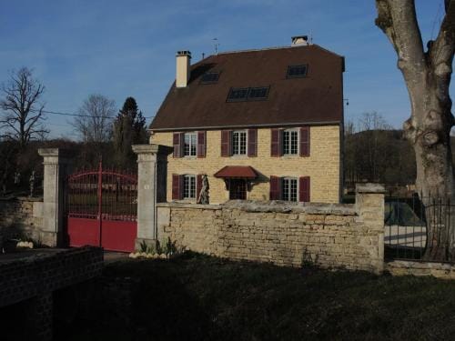 Jungbrunnen Orges Hotel in Bourgogne-Franche-Comté