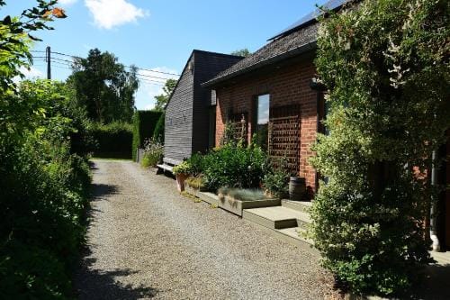 Cabane du hibou Hotel in Wallonia, Belgium