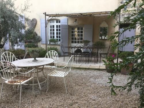 Le petit Figuier Hotel in La Roque-d'Anthéron
