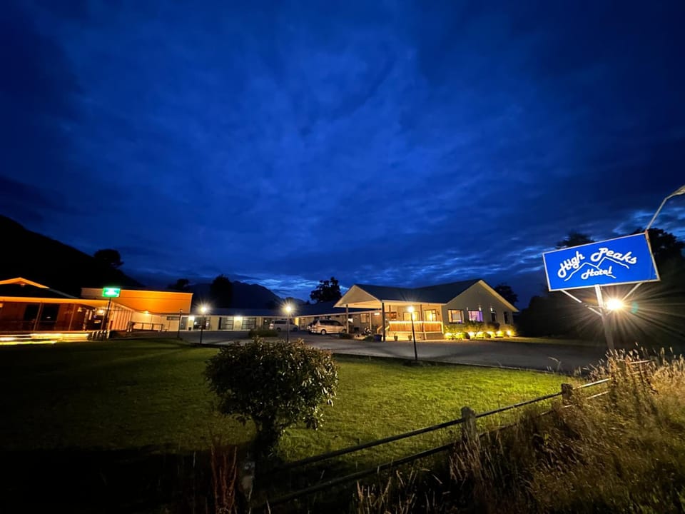 High Peaks Hotel Hotel in West Coast