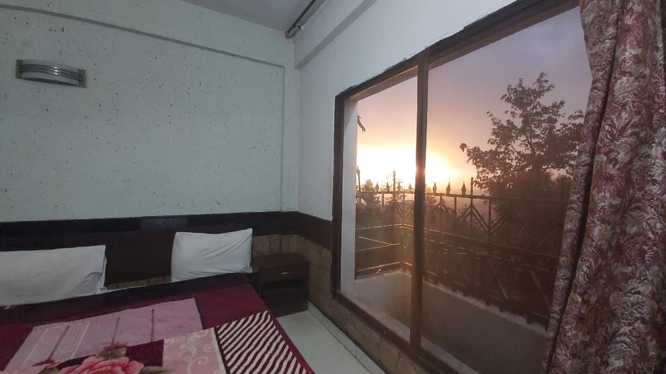 The Mount Heaven Hotel Murree Hotel in Punjab