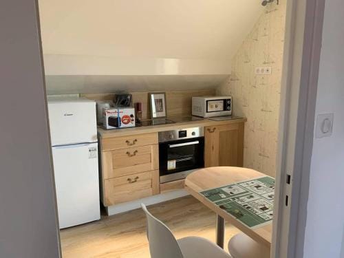 Bristol Manor N20 terrasse cuisine et chambre Hotel in Auvergne-Rhône-Alpes