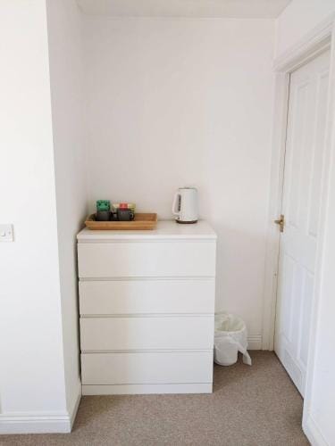 Private self-contained double bed & ensuite Hotel in England
