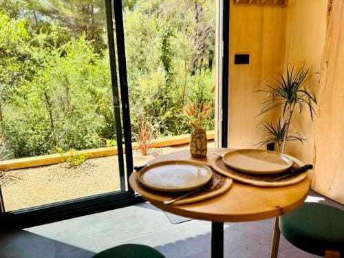Kalyva - Nature et Jacuzzi Lodge in Provence-Alpes-Côte d'Azur