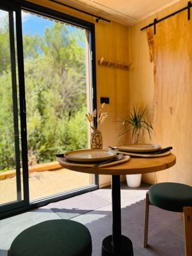 Kalyva - Nature et Jacuzzi Lodge in Provence-Alpes-Côte d'Azur