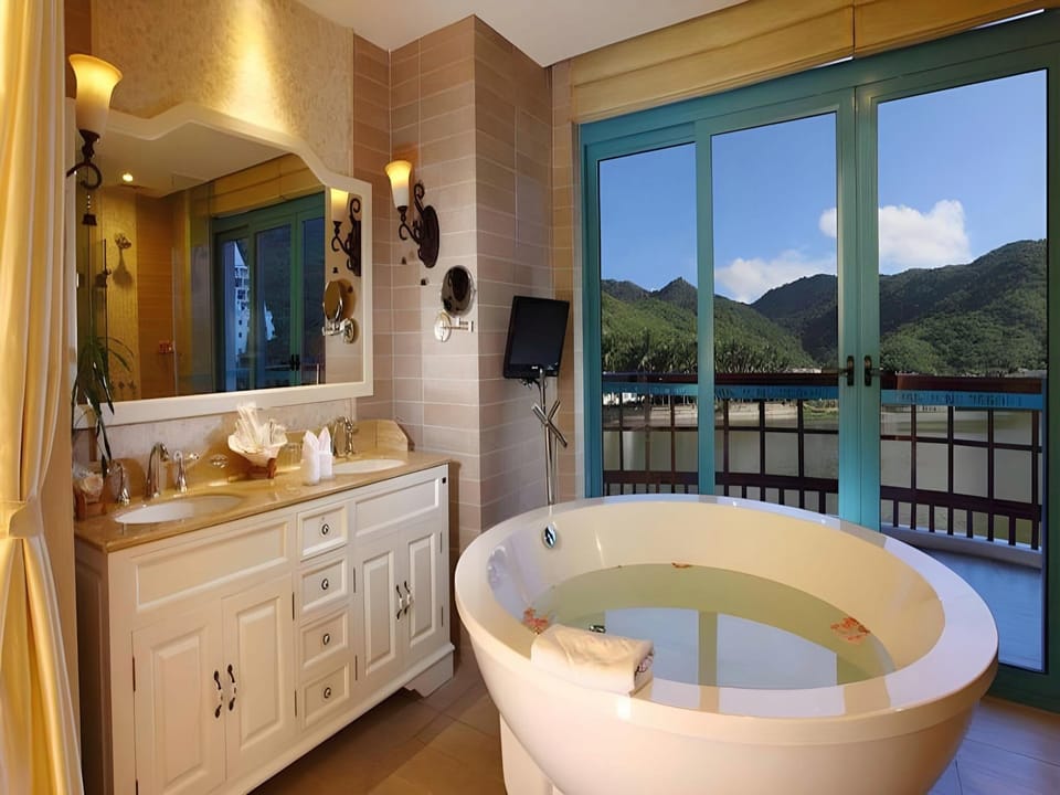 Sanya Yalong Bay Tianhong Resort Hotel in Sanya