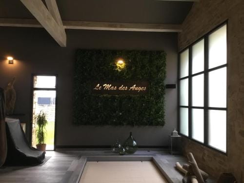 LE MAS DES AUGES Hotel in Provence-Alpes-Côte d'Azur