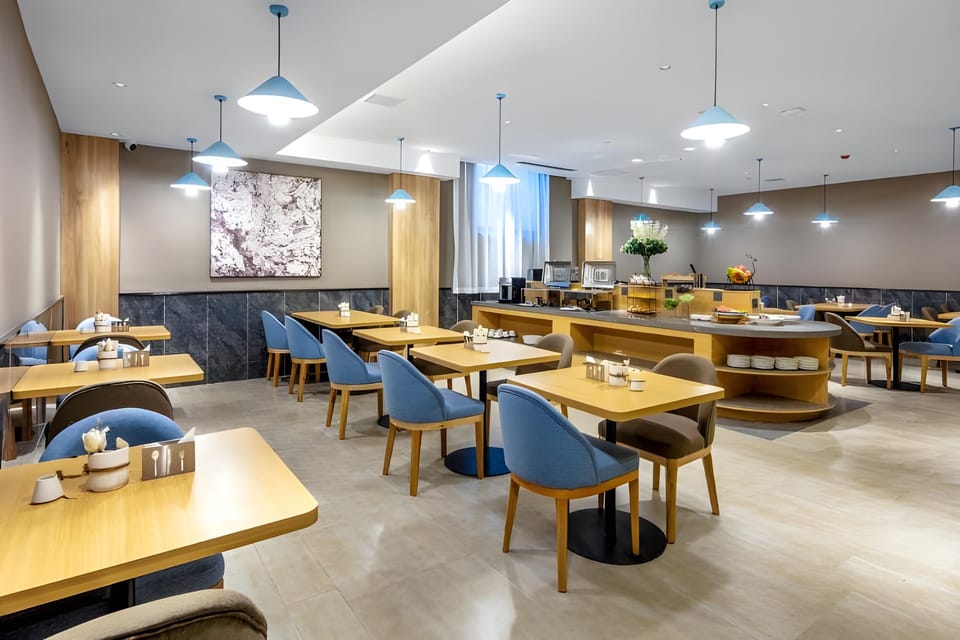Home Inn Neo Linfen Pingyang Plaza Shenglong International Yingchun Street Hotel in China