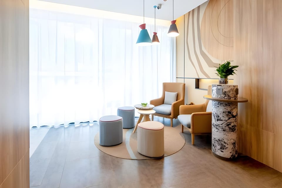 Home Inn Neo Linfen Pingyang Plaza Shenglong International Yingchun Street Hotel in China