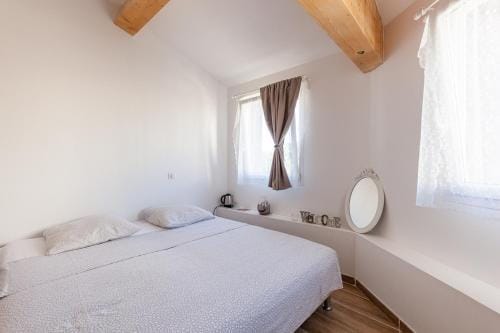 Alpinias Bed and Breakfast Hotel in Marseille