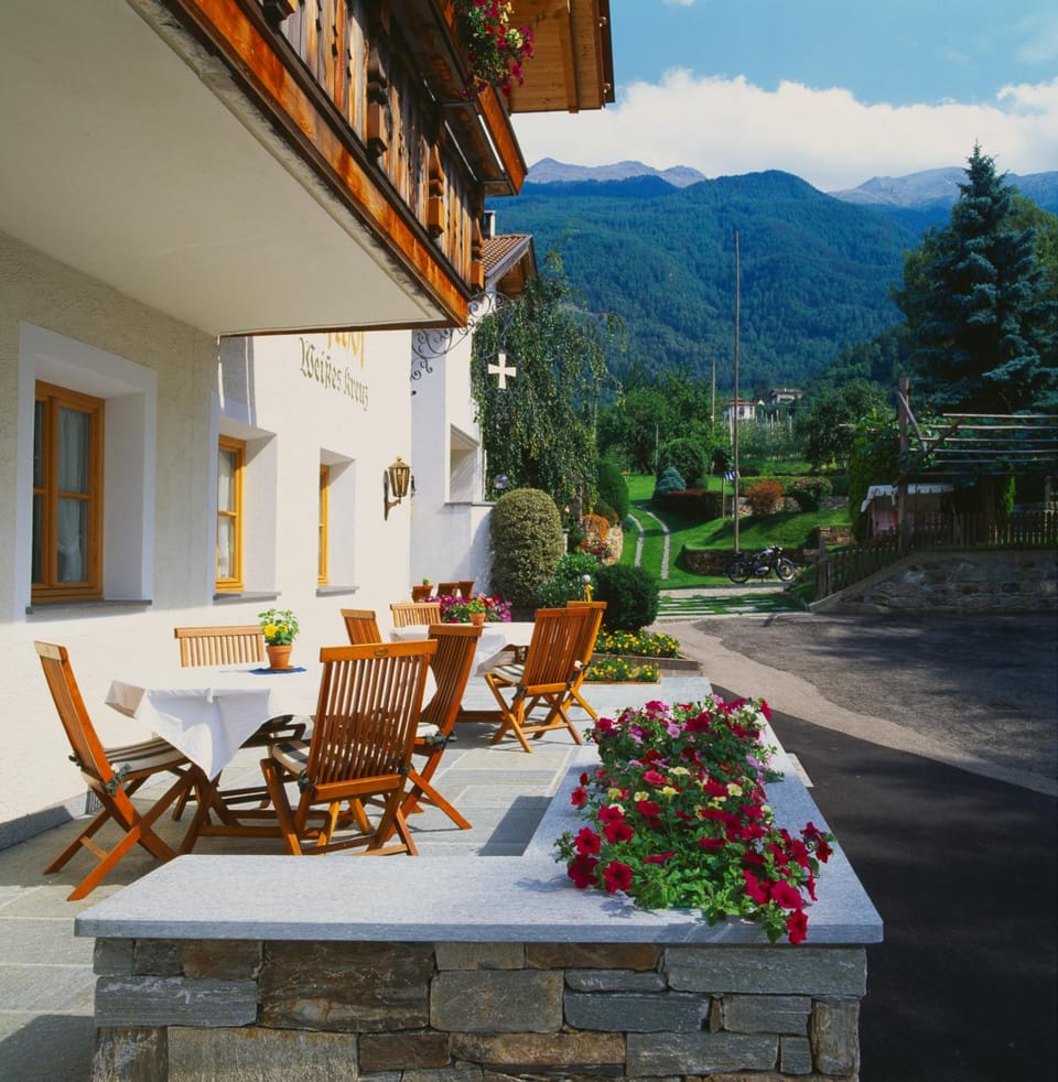 Gasthof Weisses Kreuz Hotel in Trentino-South Tyrol