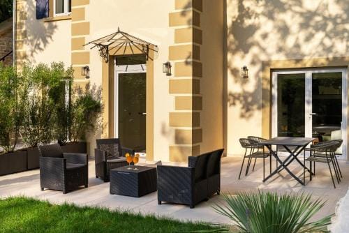 Hausman Suites - Appart Hotel Hotel in Caluire-et-Cuire