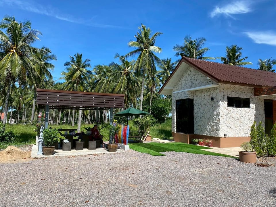 Thongho Resort Bed and Breakfast in Prachuap Khiri Khan, Thailand