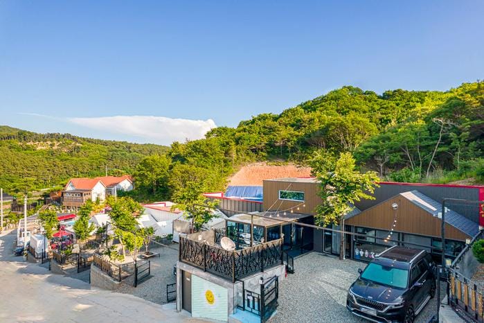 Largo Pet-Friendly Pension Pool Villa Hotel in Incheon