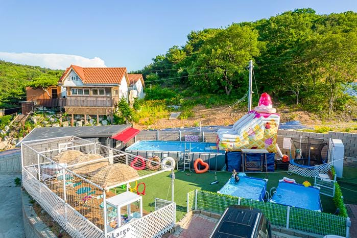 Largo Pet-Friendly Pension Pool Villa Hotel in Incheon