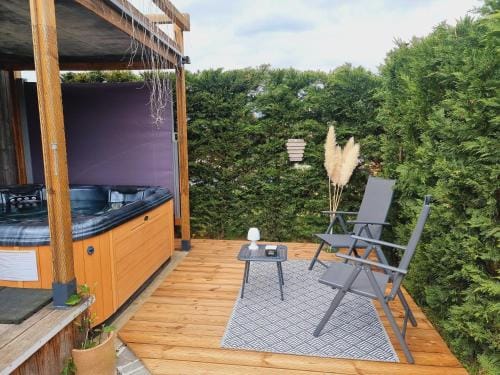 LE COTTAGE BARBIZONNAIS avec jacuzzi prive a partir de 10 ans Hotel in Barbizon