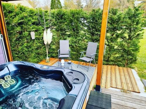 LE COTTAGE BARBIZONNAIS avec jacuzzi prive a partir de 10 ans Hotel in Barbizon