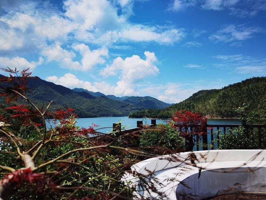 Taiping Lake Wanghu Mountain House Holiday Homestay Hotel in Zhejiang