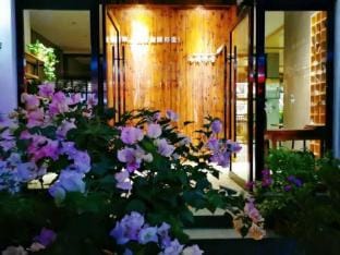 Floral Hotel·Qifeng Love Letter Hotel (Huangshan Jixian Huizhou Ancient City Branch) Hotel in Hangzhou