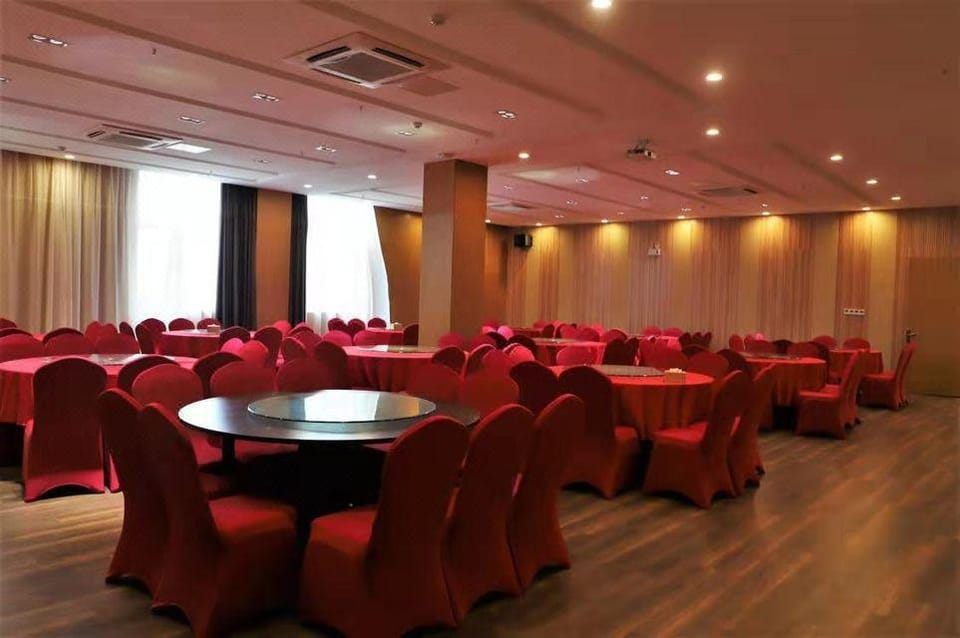 Huafei Hotel (Lujiang Sanshi Liuxiang Branch) Hotel in Jiangsu