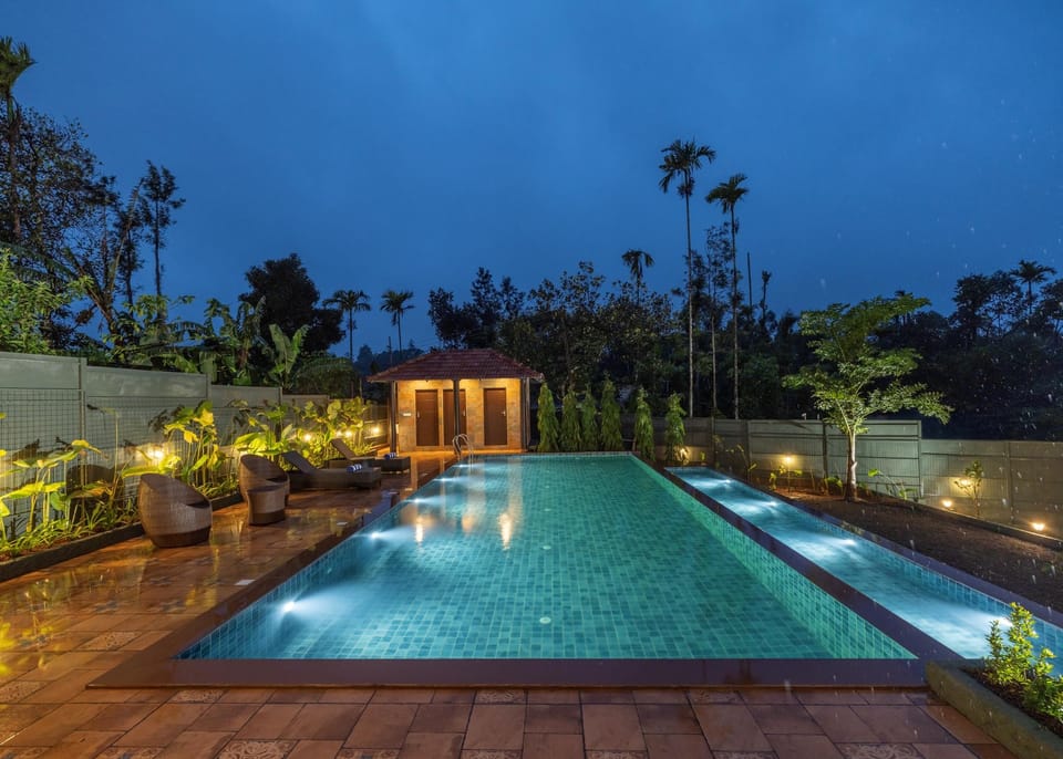 Swimming pool [outdoor]