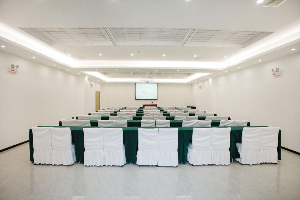 Quankai Business Hotel (Hefei Feidong Longtang East China Building Materials Center Store) Hotel in Jiangsu