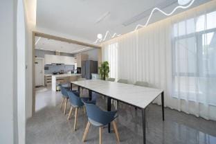 Huguang Shiyu Homestay Hotel in Suzhou