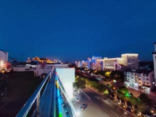 Suzhou Guanqian Street Suxin Huajiang Homestay Hotel in Suzhou