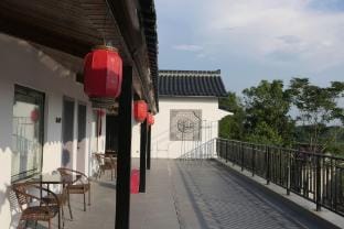 Yanjia Old House Resort Hotel in Zhejiang