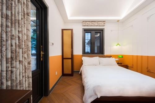 Luxury Riverside House with Garden in Central Suzhou Hotel in Suzhou