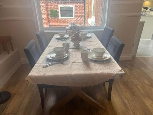 Woodville Lodge Leeds - A Cosy Guest House with Self Service Residents Kitchen Hotel in Leeds