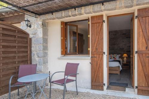 La Peireta- maison eco responsable Hotel in Provence-Alpes-Côte d'Azur