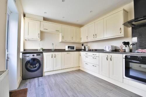 Family-Friendly Cardiff Comfort! Hotel in Cardiff