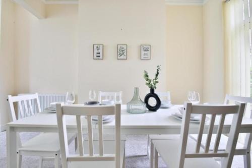 Family-Friendly Cardiff Comfort! Hotel in Cardiff