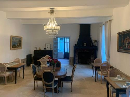 Chateau Sainte BARBE Hotel in Carpentras