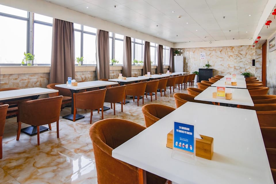 Home Inn Shaoxing North Station Paojiang New District Olympic Sports Center Hotel in Hangzhou