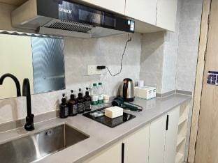 Three Cats Homestay (Xiasha University Town Branch) Hotel in Hangzhou