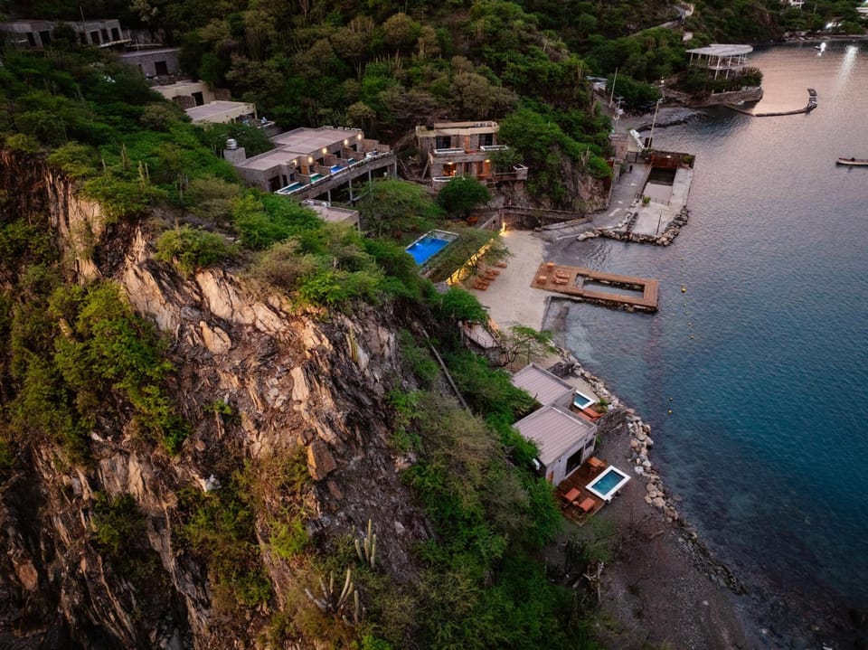 Perla Roca Hotel Boutique - Beach Front Hotel in Gaira