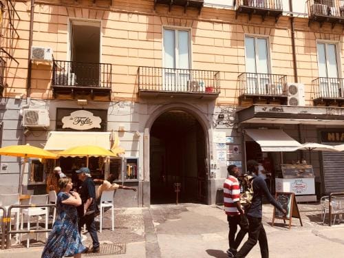 Royal Flower Hotel in Naples