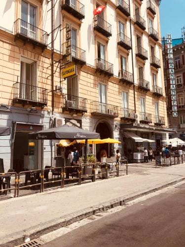 Royal Flower Hotel in Naples
