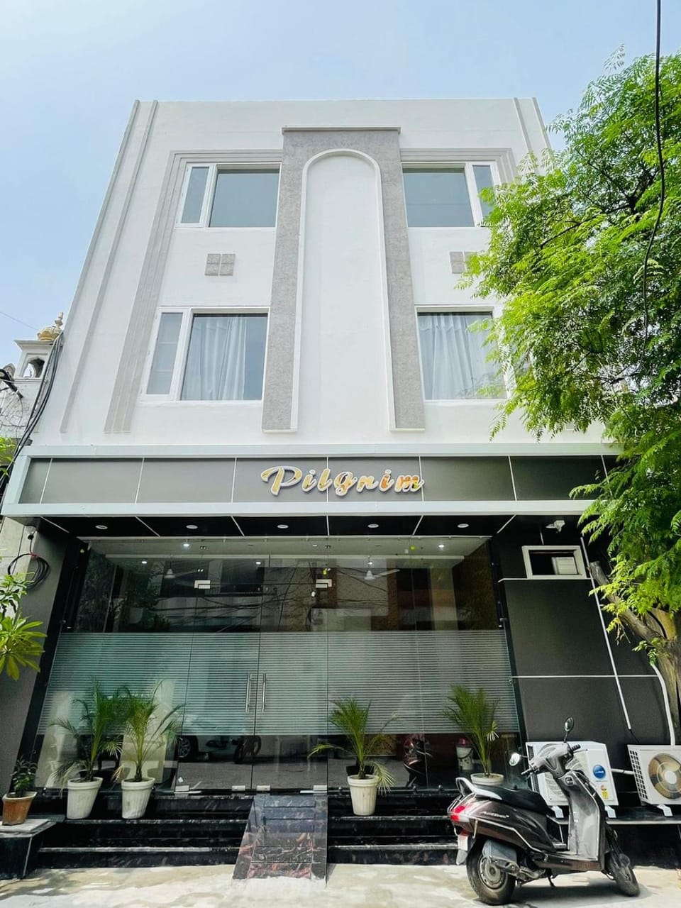 Hotel Pilgrim Near Golden Temple Hotel in Punjab, India