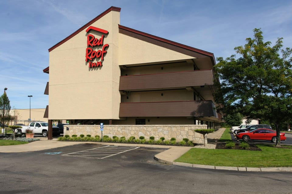 Red Roof Inn Akron Hotel in Springfield Township