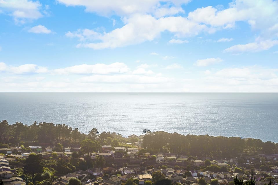 Oceanview Sunset View 3BR Luxe Home Yard Hotel in Pacifica