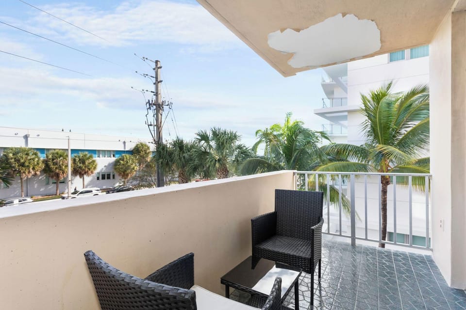 Bay Harbor Sunset Apt 3A Hotel in Surfside