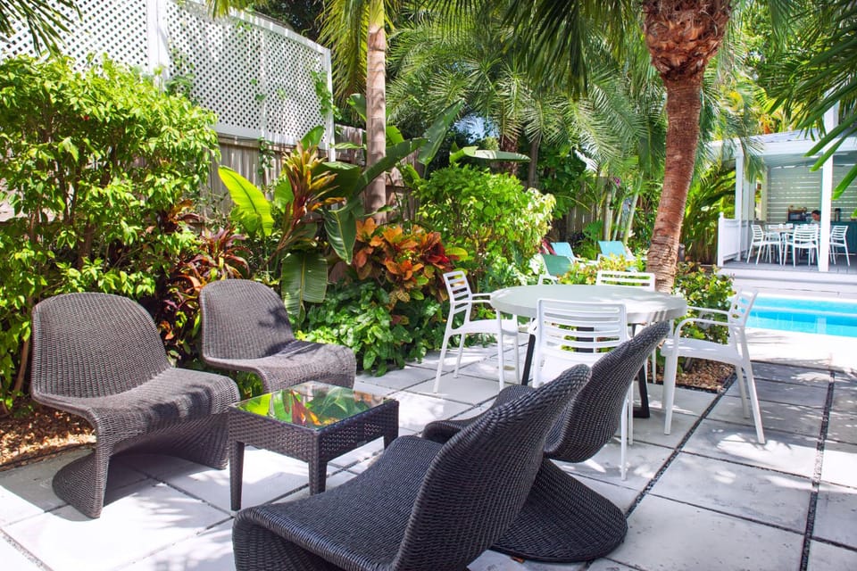 Coco Plum Inn Hotel in Key West